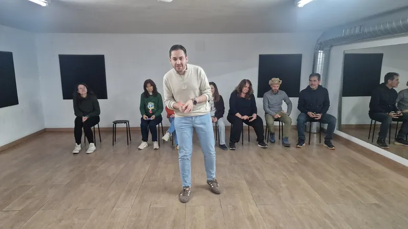 cursos de teatro improvisado largo